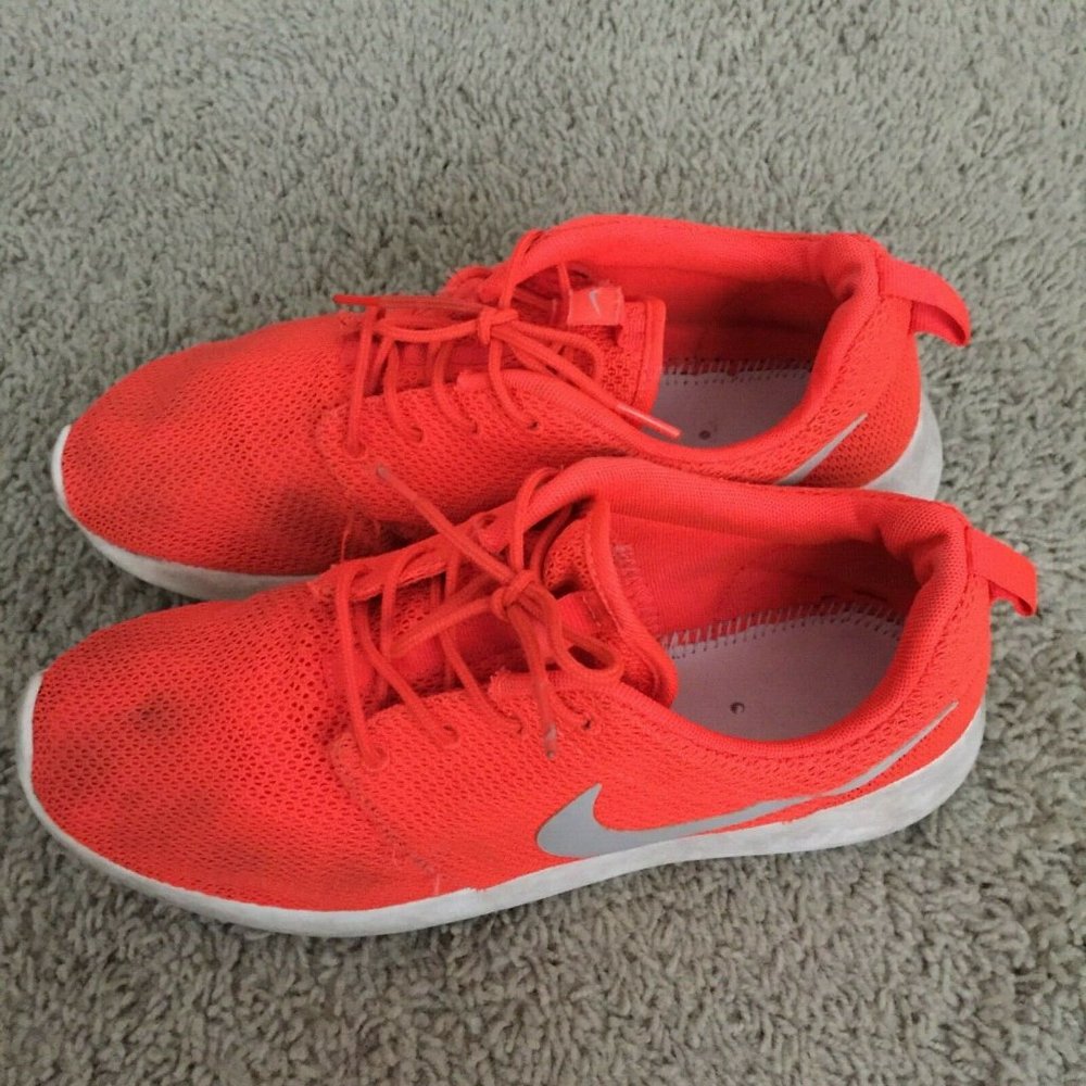 SOLD NIKE MEN 9 ROSHE CRIMSON NEON SNEAKERS RUNNING - Picture 6 of 7